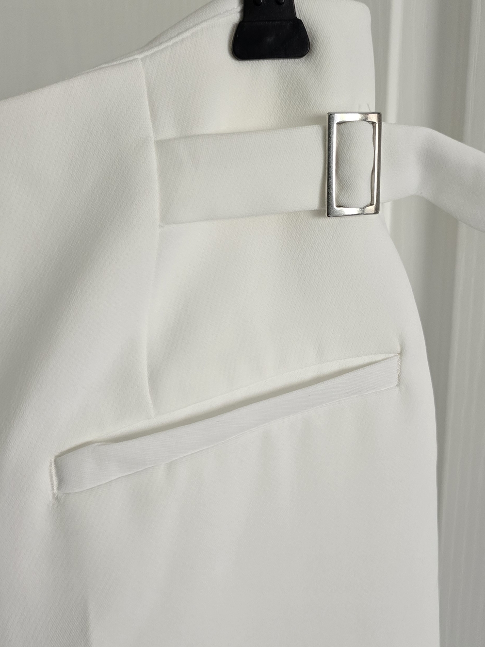 Zara White High-Waist Tailored Trousers with Silver Buckle - Picture 4 of 5
